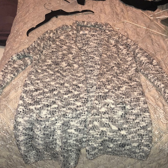 Old Navy Sweaters - Grey cardigan w pockets Old Navy Sweaters - Grey cardigan w pockets